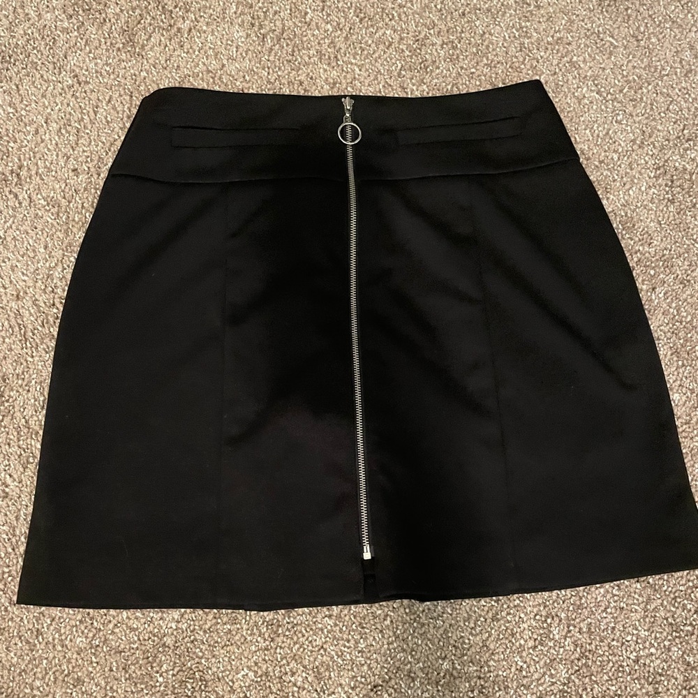 New black mini with zipper